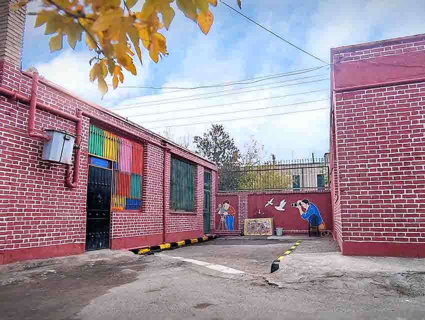 دیوارهای هنرستان سمائیان